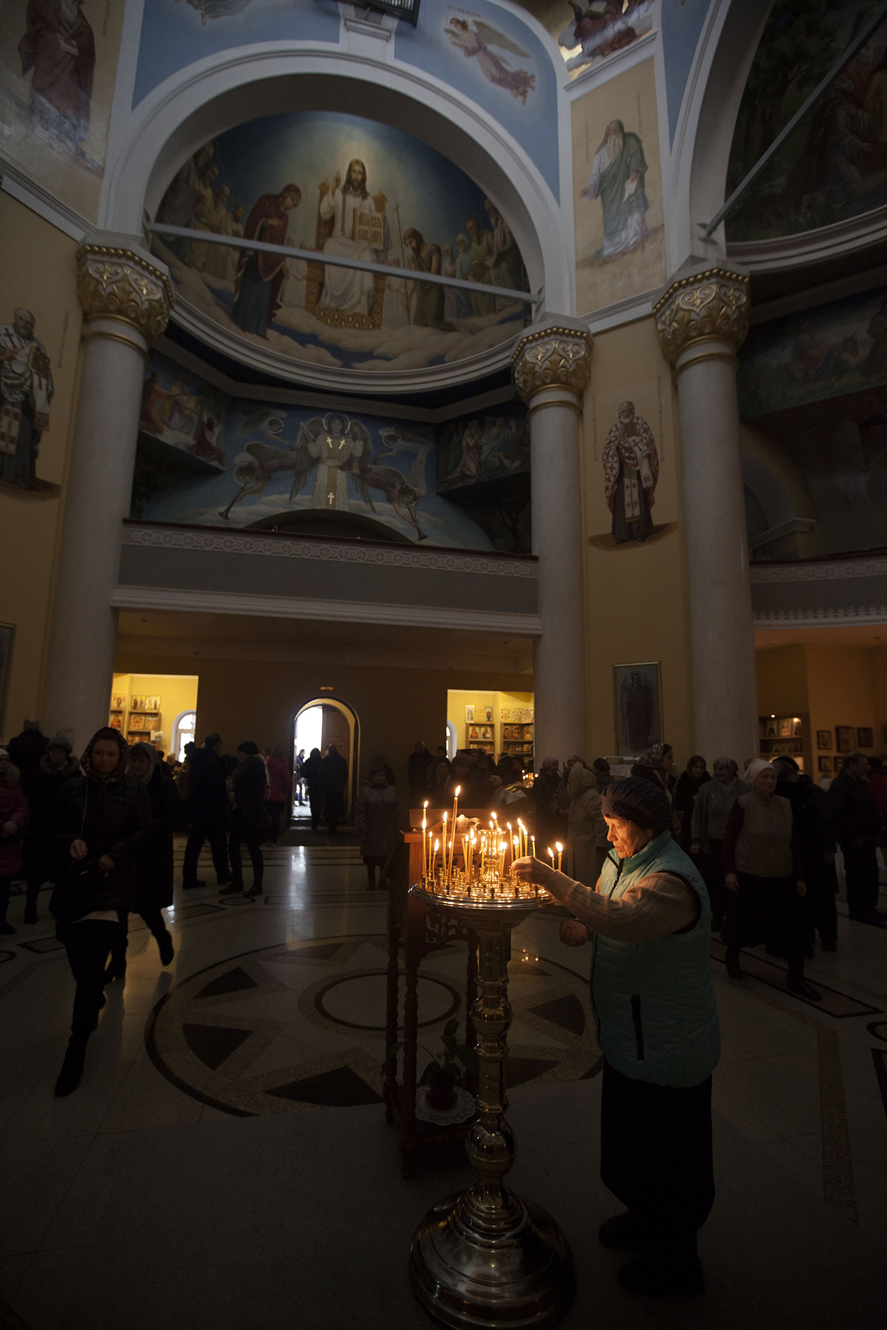 Храм Сретения Господня в Жулебино внутри